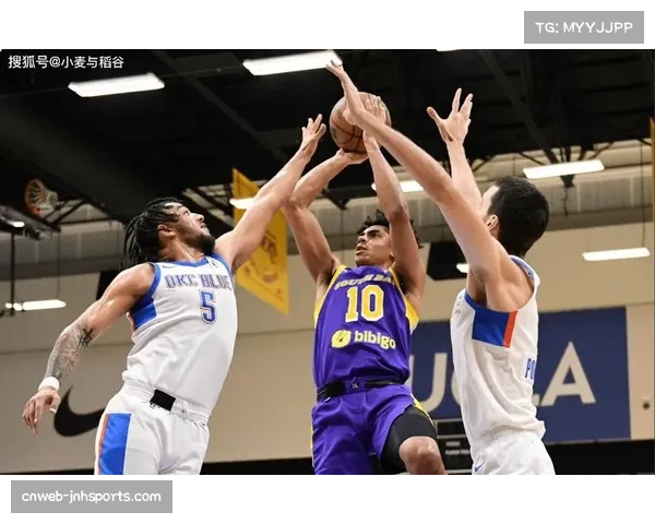 训练结束后，新秀克拉克加练投篮两小时